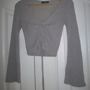 Gray Front Cinched Runched Flounced Sleeve crop top Flare Knit V Neck size S